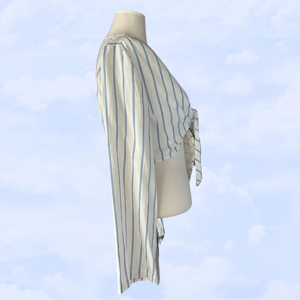 URBAN OUTFITTERS Sale! Cropped Tie Waist Top Light Jacket Blue & White Medium - Picture 3 of 6